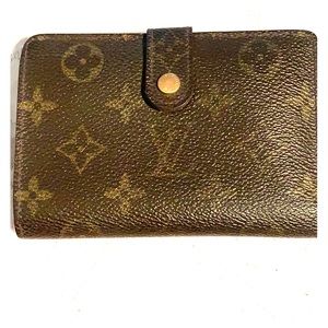 Louis Vuitton snap kiss wallet